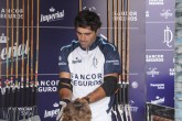 rodrigo andrade se preparando para entrar em campo no lugar de pelon stirling (credito - aapolo.com)